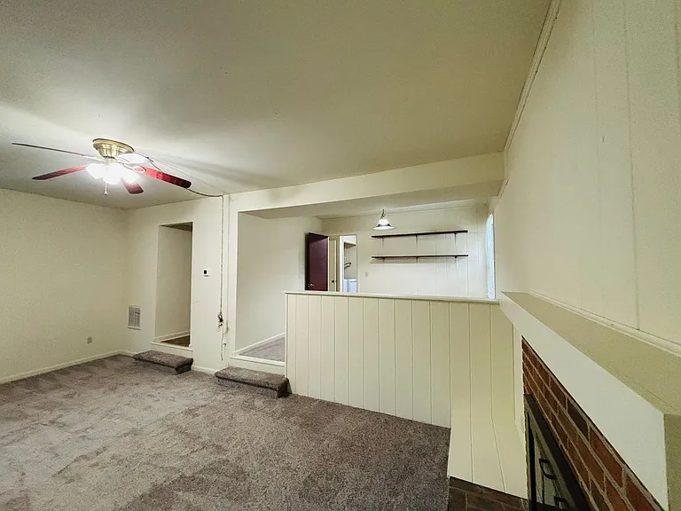 124 Camelot Ct — Photo 14