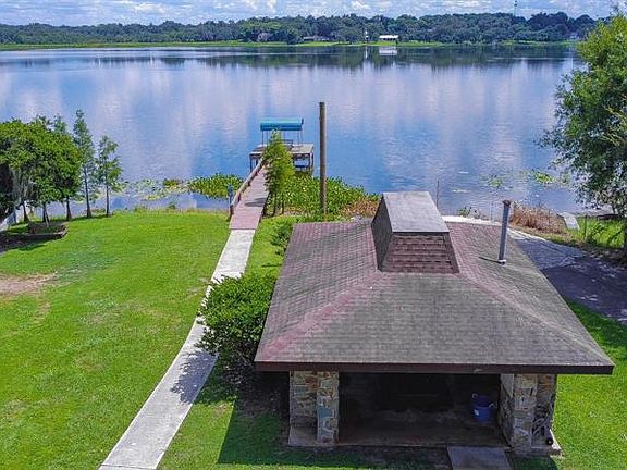4th image of 1120 Lady Elaine Dr