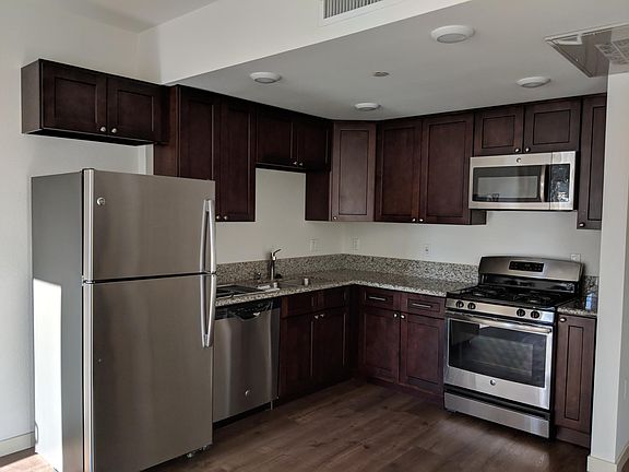 3rd image of 4708 Oakwood Ave #406