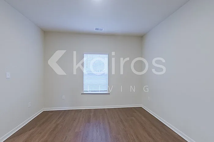 4 bed, 2.5 bath, 2220 sqft, $2,175 — Photo 2