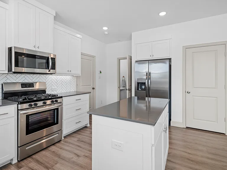7053 Cedar Creek Dr — Photo 5
