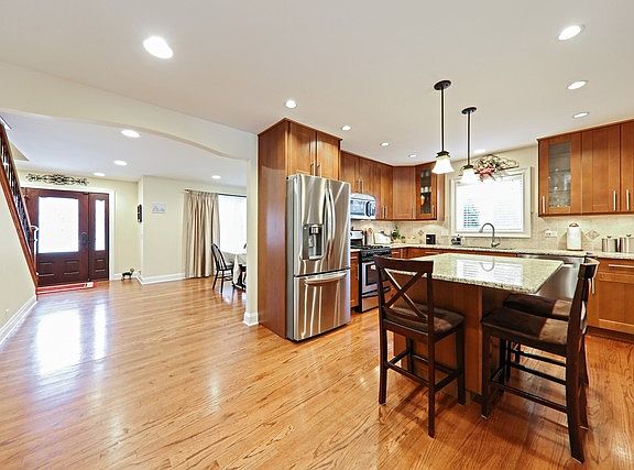 2nd image of 409 N Warwick Ave