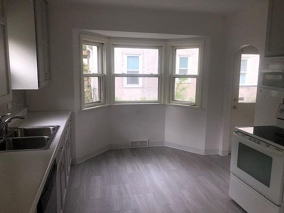 3rd image of 136 Arion St E