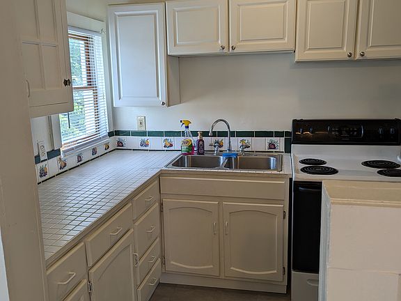5th image of 245 E Penn St 3rd-fl 2
