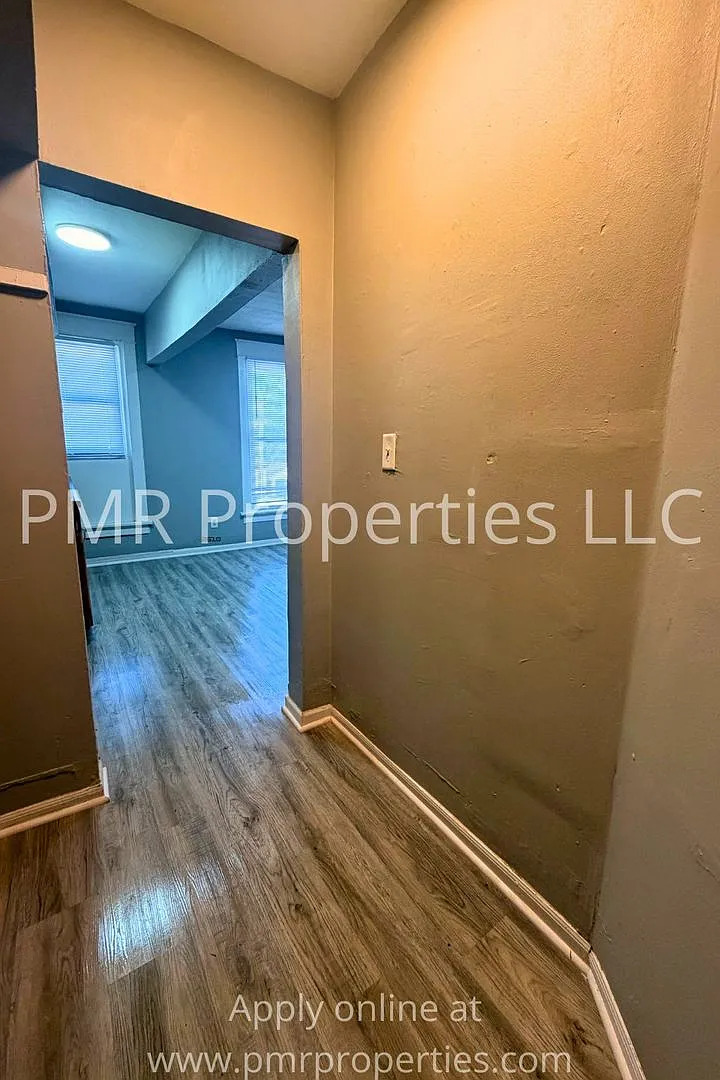828 Ave B — Photo 2