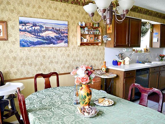 Dining/Breakfast Nook