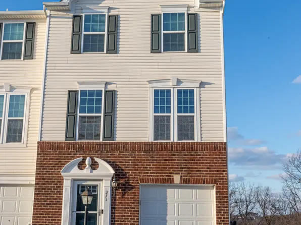 371 Sunrise Dr, Carnegie, PA 15106