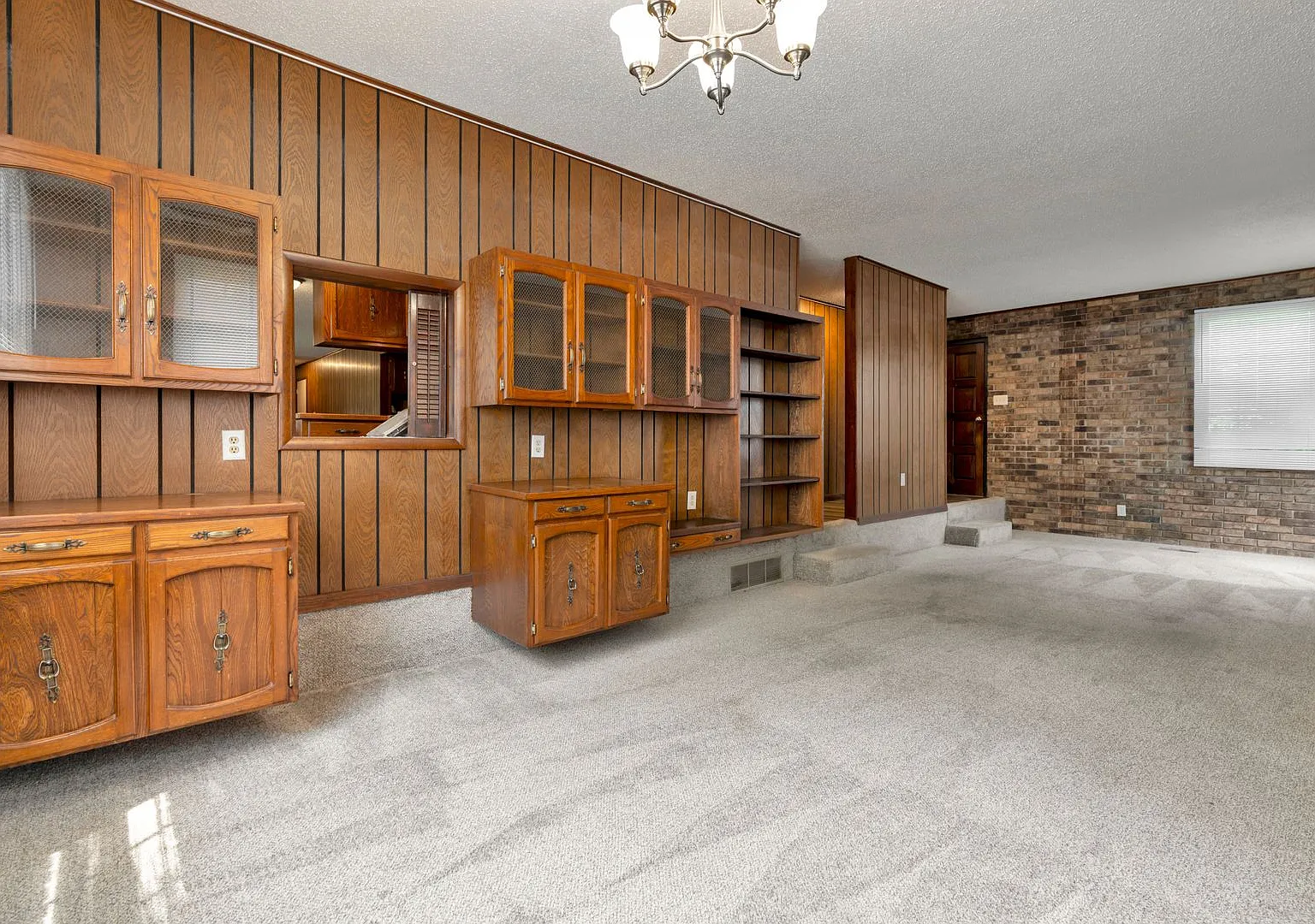 Fabulous 5 bedroom home walking distance to UofA! — Photo 3
