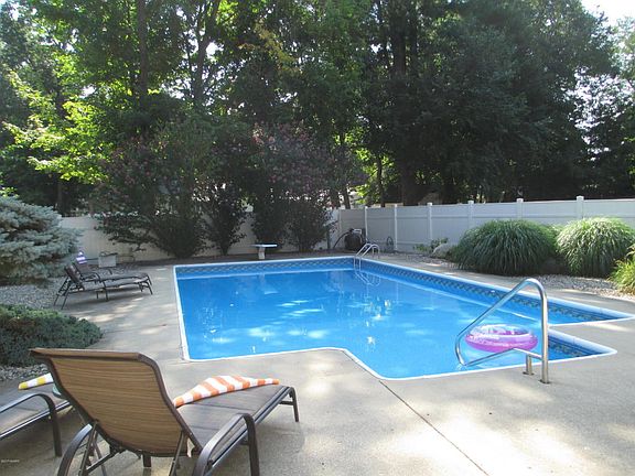 2nd image of 6946 Pinebrook Dr