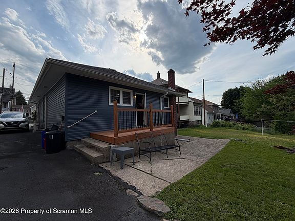 4th image of 1019 Moosic St