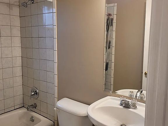 4th image of 3522 Georgetown Pl APT 2