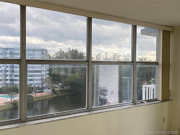 3rd image of 1200 NE Miami Gardens Dr APT 721W
