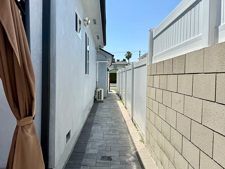 2428 N Lincoln St — Photo 34