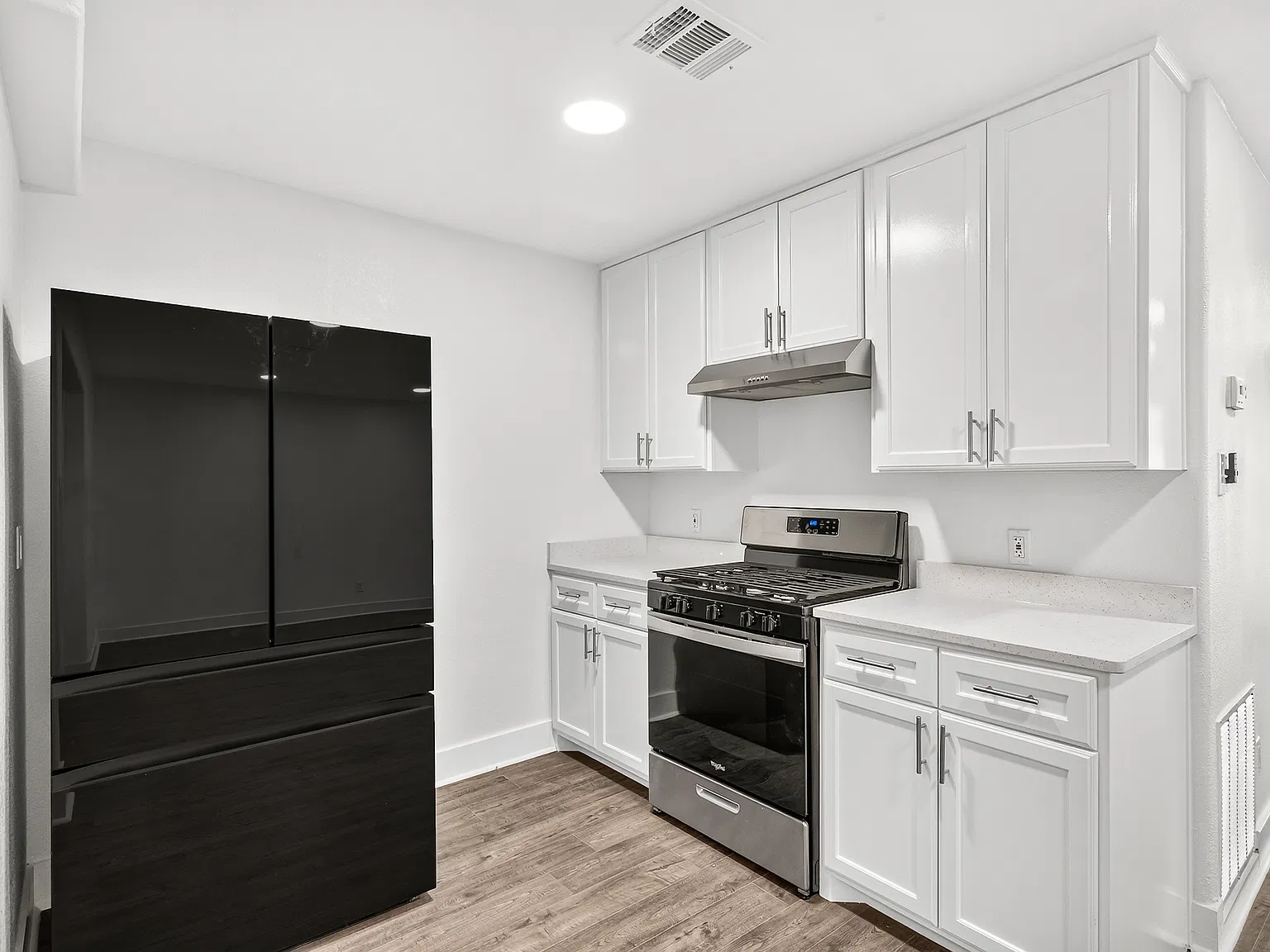 4 bed, 1939 sqft, $2,300 — Photo 4