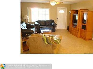 4th image of 10207 NW 82nd St