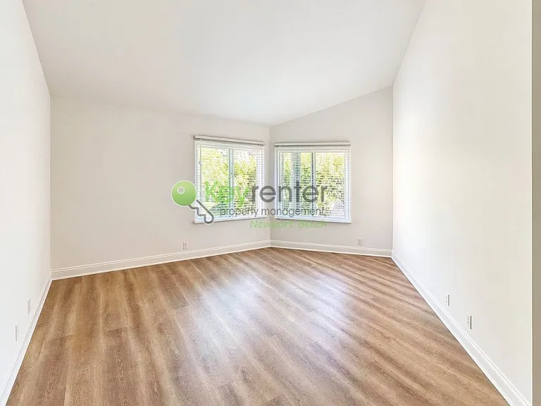 58 Baycrest Ct — Photo 12
