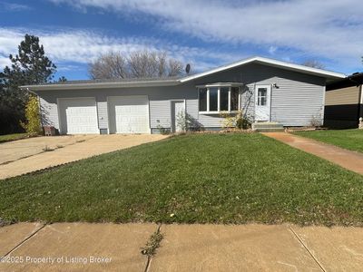 816 4th Ave E, New England, ND, 58647