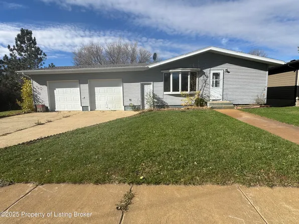816 4th Ave E, New England, ND 58647
