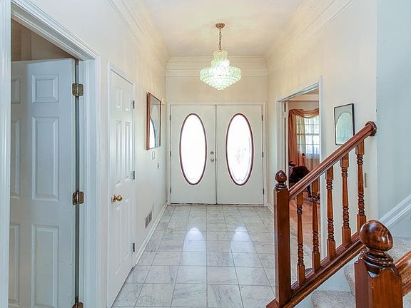 3rd image of 4770 Glastonbury Cir