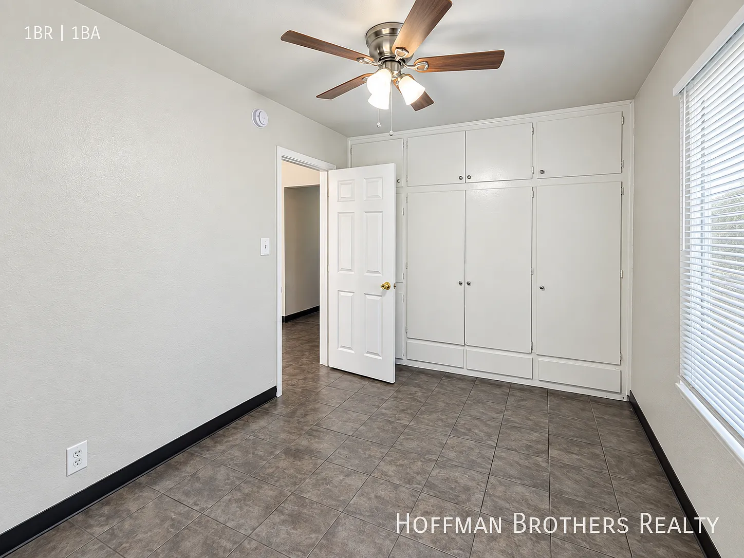 South LA Apartment with Parking & Easy Access to Daily Essentials — Photo 3