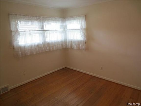5th image of 507 Bauman Ave