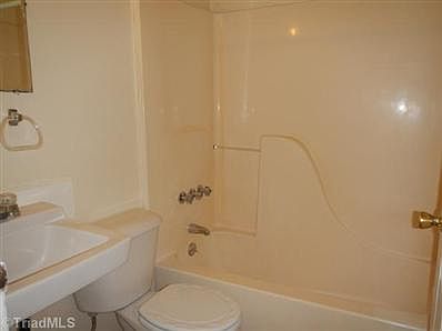 5th image of 3950 Yy Eastland Ave