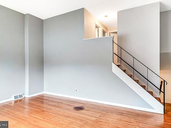 5th image of 1187 Callowhill St