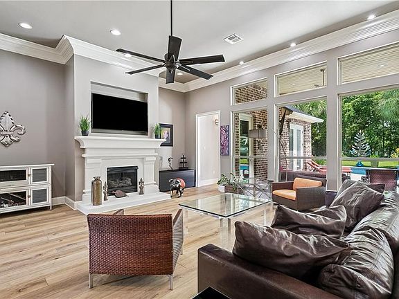 3rd image of 526 Florence Dr
