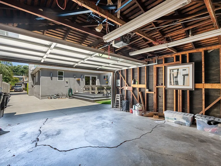 1216 Greenacre Ave — Photo 36