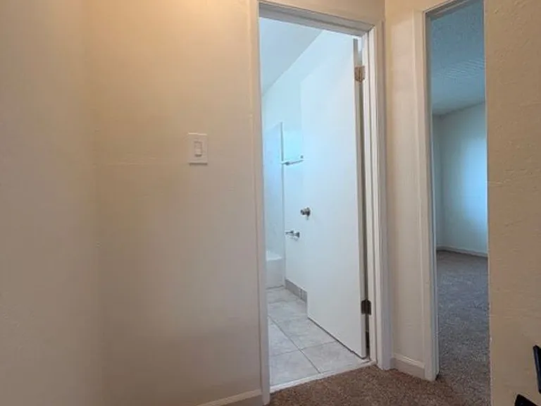Dixon Townhouse — Photo 12