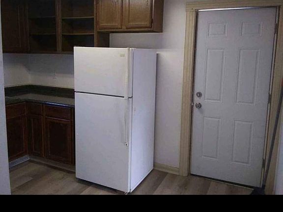 5th image of 433 E 6th St #6