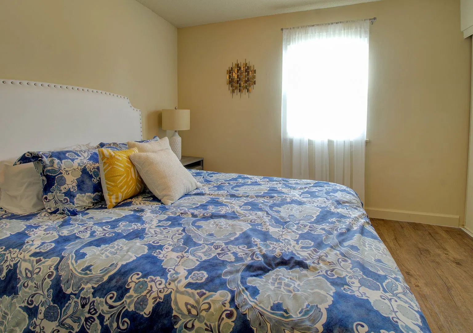 Stadium Apartments — Photo 4
