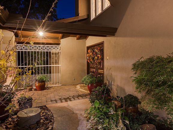 2nd image of 4419 Canyon Ct NE