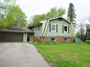 2850 Sylvan Rd, Chelsea, MI 48118