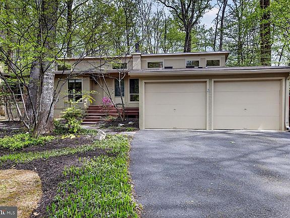 2nd image of 2105 Lirio Ct