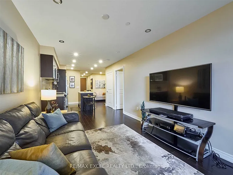 386 Yonge St #503 — Photo 18