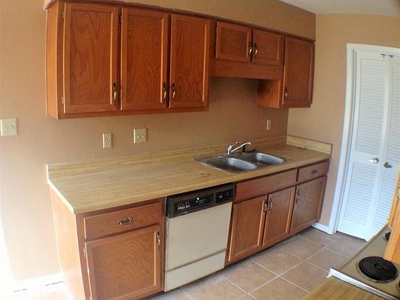 5th image of 3925 Lucerne Dr