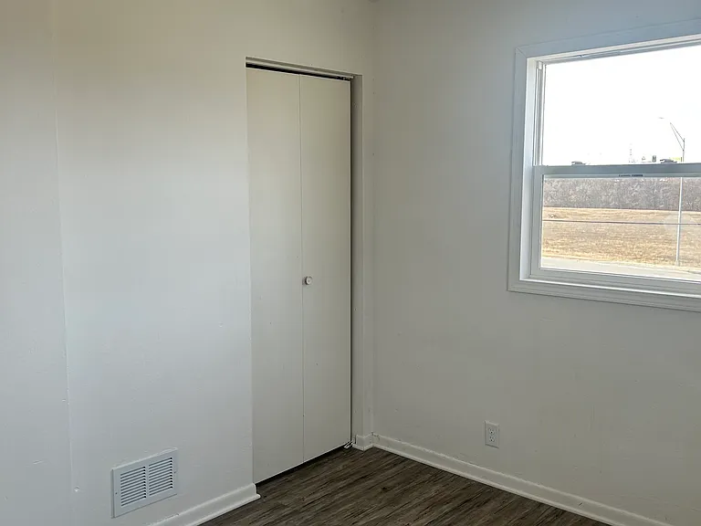 2303 Power Dr — Photo 9