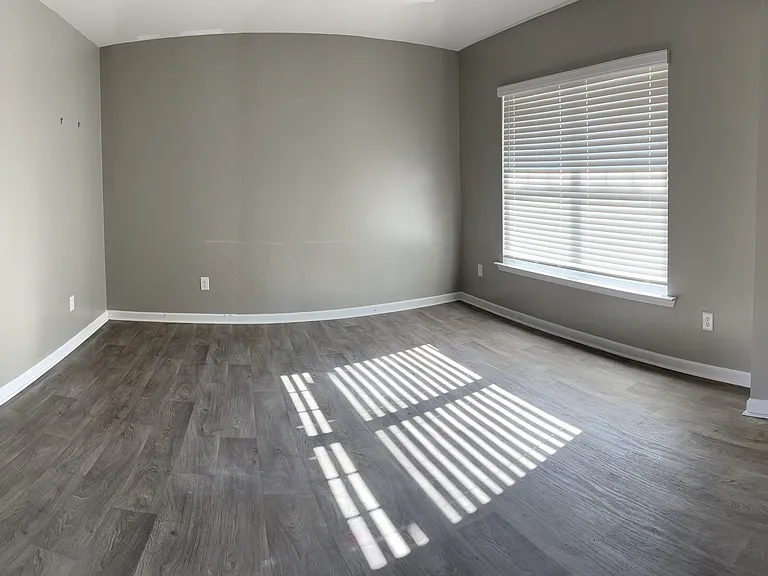 311 Ashwood Way — Photo 3