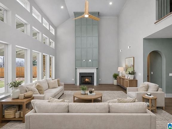 2nd image of 2020 Avonleigh Cres