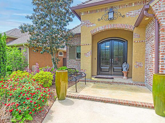 4th image of 305 Saint Girons Dr