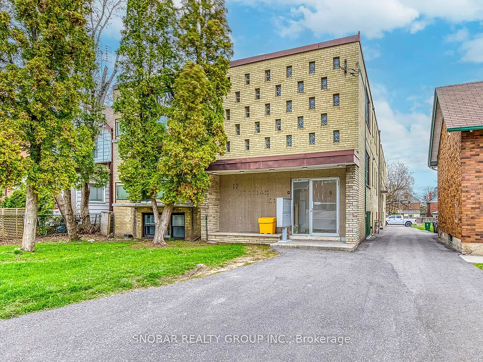 17 Station Rd #11
