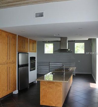 2nd image of 2215 Hillcrest St #3