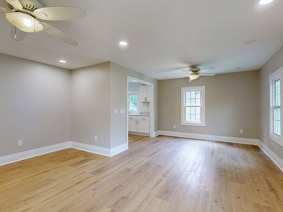 4th image of 424 Laura Ave
