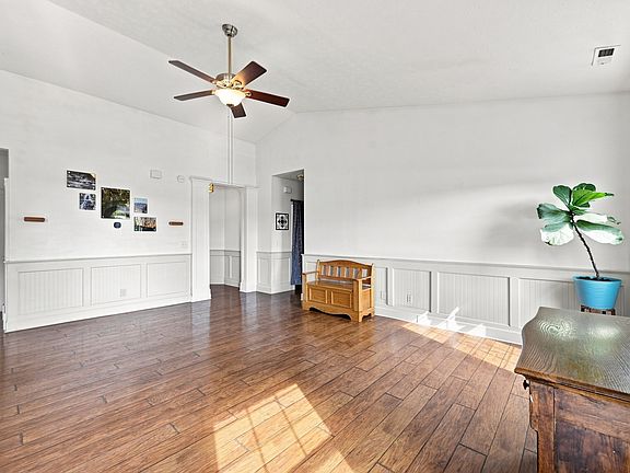 4th image of 869 Tyne Cir