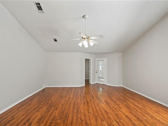 3rd image of 1700 Rivertree Ct