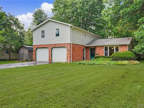 38 Rauch Dr, Springville, NY 14141