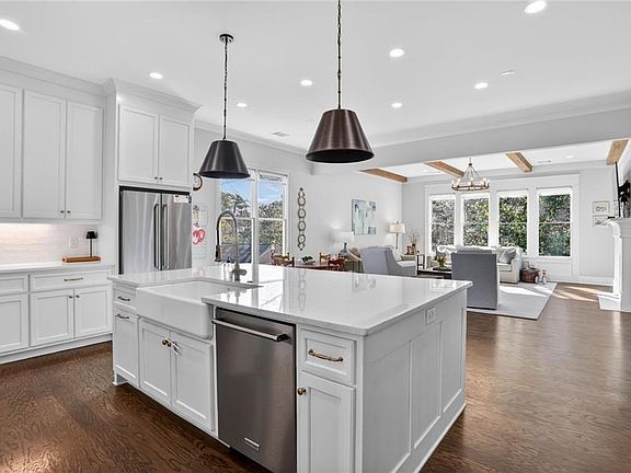 3rd image of 287 Green Hill Rd