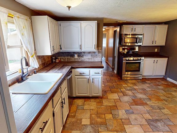 4th image of 2810 N Eby Dr