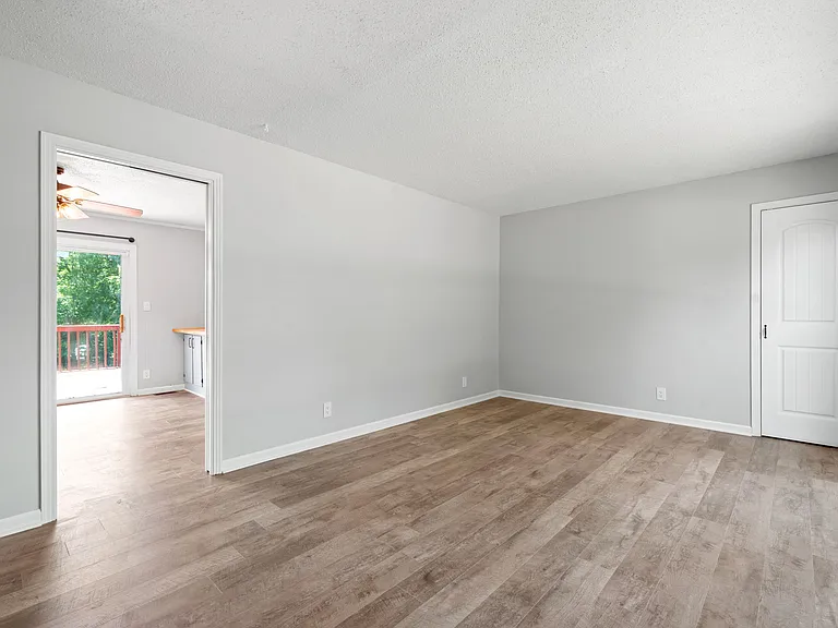 208 Aster Dr — Photo 4
